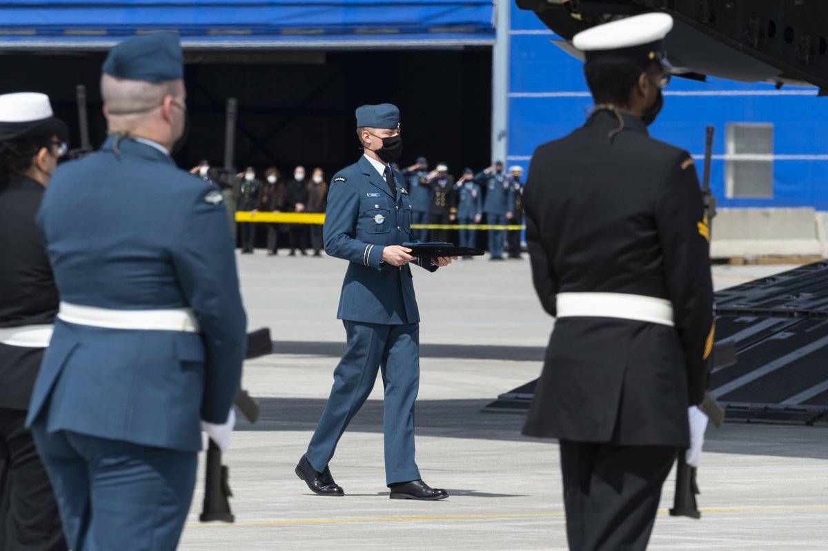 CanadianForces's tweet photo. Yesterday our six fallen #CAF members were honoured during a repatriation ceremony held at 8 Wing Trenton. May they rest in peace. We will remember them. #CanadaRemembers https://t.co/KYzQqMTO8n