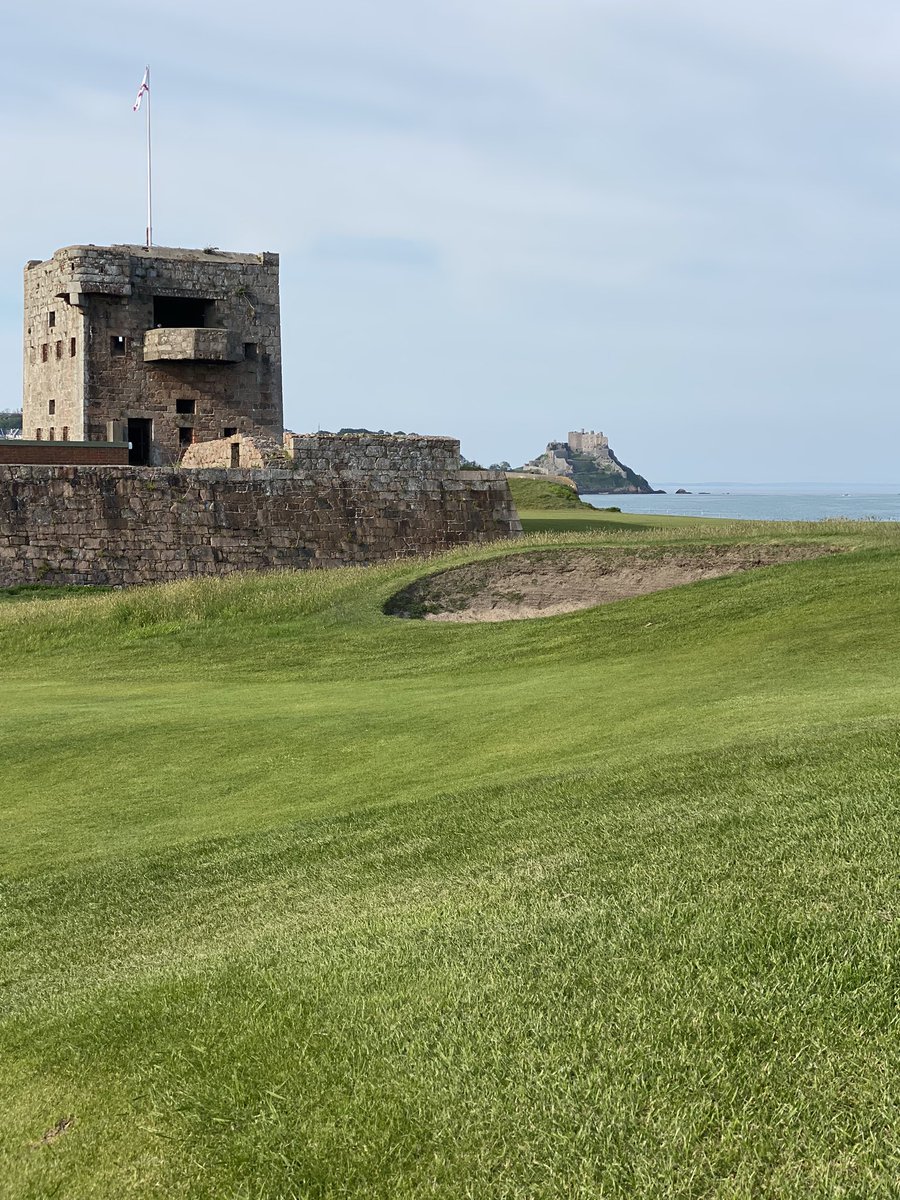 oliejp1987's tweet photo. Out for a game @RoyalJersey Looking great considering the recent recent restrictions on Greenkeepers ๐๐๐ป๐๐ปโณ๏ธ #samehousehold https://t.co/Nqmwjyezle