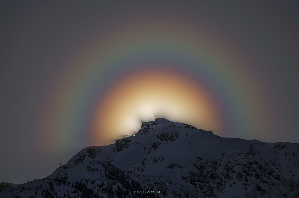 davidlmccolm's tweet photo. Last night's moonrise, aka the Flower Moon, was very special ... not only due to the 'rainbow' but after 27 yrs of living in Whistler, it was likely my last one until things open back up.  Moving to Ukee and @TourismUcluelet moon action! @GoWhistler @StormHour @HelloBC #bewell https://t.co/W9rZHLDGTd