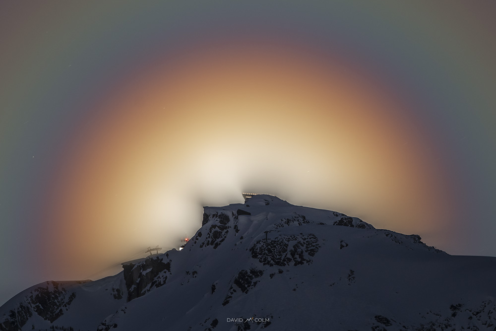 davidlmccolm's tweet photo. Last night's moonrise, aka the Flower Moon, was very special ... not only due to the 'rainbow' but after 27 yrs of living in Whistler, it was likely my last one until things open back up.  Moving to Ukee and @TourismUcluelet moon action! @GoWhistler @StormHour @HelloBC #bewell https://t.co/W9rZHLDGTd