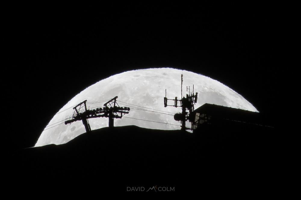 davidlmccolm's tweet photo. Last night's moonrise, aka the Flower Moon, was very special ... not only due to the 'rainbow' but after 27 yrs of living in Whistler, it was likely my last one until things open back up.  Moving to Ukee and @TourismUcluelet moon action! @GoWhistler @StormHour @HelloBC #bewell https://t.co/W9rZHLDGTd