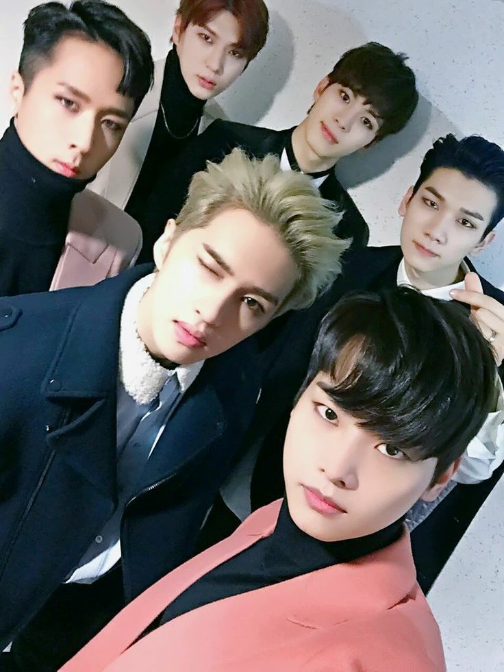 [DAY 8]i was gonna post another photo but just cause they're too handsome here I got distracted  #VIXX  #빅스  #여섯개의별_빅스_보고싶어  #겐