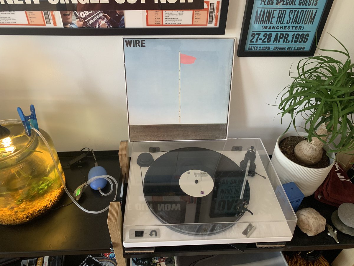 26) Pink Flag - Wire. 35 and a half minutes, 21 songs. i had no idea who Wire was until i started to drill into my favorite contemporary bands and saw Wire and specifically Pink Flag come up again and again as a major inspiration. Opened up the doors to early post-punk for me