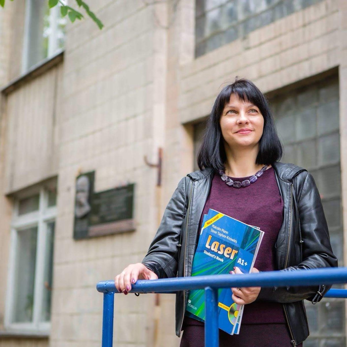 SIMAacademy's tweet photo. 🎉 A huge CONGRATULATIONS to this year's winner of the SIMA Teacher Award @annadudich! 🎉

In partnership with @QFIntl, our annual global award recognizes outstanding accomplishments + dedication to using media resources to foster global competencies.

#TeacherAppreciationWeek https://t.co/thIXsRGA4R