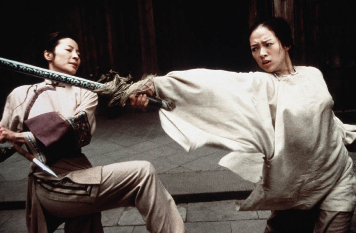 1 - Tigre et Dragon (2000) Ang LeeSans doute mon film préféré. Tout y est poétique : les dialogues, les décors, les combats parfaitement chorégraphiés. Film tout en retenu qui arrive paradoxalement à faire ressentir énormément. Chef-d’œuvre