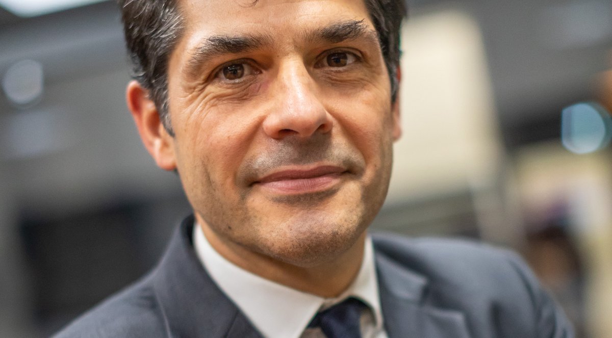 RouenNdyInvest's tweet image. Lors de cette crise sanitaire inédite, l’agence de développement économique @RouenNdyInvest a mené plusieurs actions pour répondre aux besoins les + urgents &amp;amp; diffuser l’info auprès des entreprises du territoire
Entretien avec Yann Ghafourzadeh, Pdt de RNI
bit.ly/2YMtLub