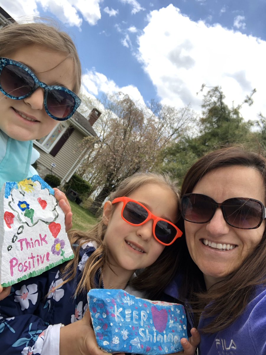 PHSClass_2022's tweet photo. Mrs. Lamont and her daughters painting rocks with positive sayings for PHS students! #FreshAirThursday #CO2022SpiritWeek 🌞🌳 https://t.co/Kk8UdSMKss