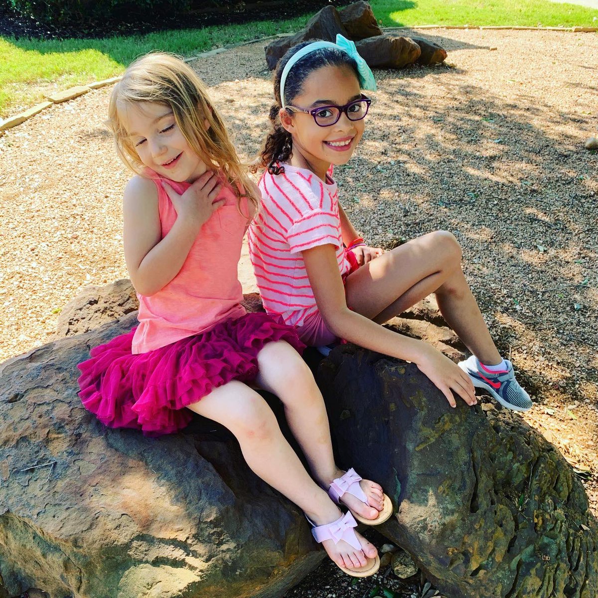 BonnieRHutson's tweet photo. Self-posed! 🤣  This little ham is really blessed to have a big sister who’s always got her back!  #sistergirls #alwaysmyjoy https://t.co/Ol6BZj41UI