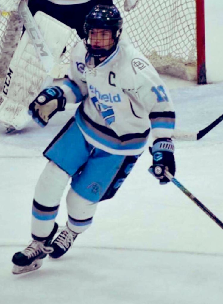 CarshieldHockey's tweet image. 🚨🚨TENDER ALERT! 🚨🚨Congratulations to 18U Captain @arisch1313 on signing a tender with the @BrownBearsNAHL !! #Earned #DevelopmentPath #Proud @NAHLHockey @CarShieldUSA @STLBLUESYH @mohockeyyd @AfftonHockey