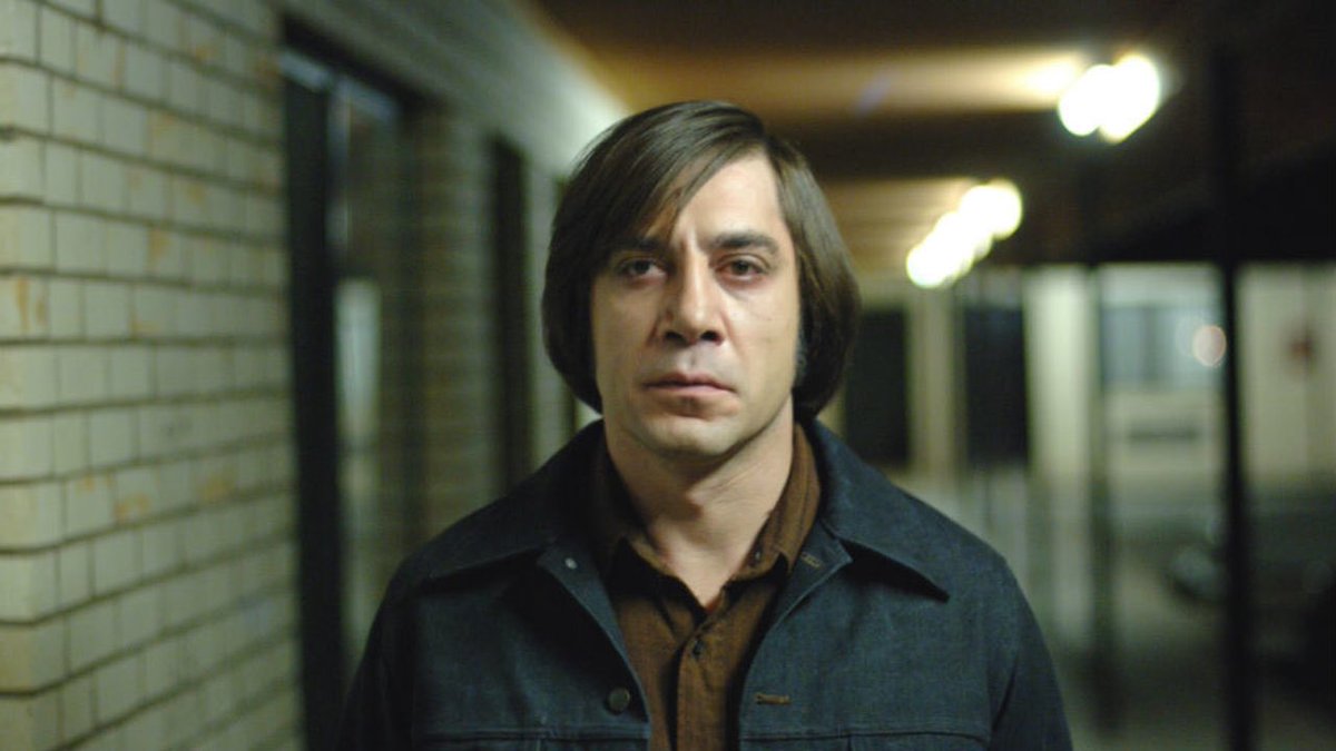 21 - No Country for Old Men (2007) Ethan CoenOscar du meilleur film 2008. Certains le trouveront plats ou lent, alors que derrière cette course poursuite haletante se cachent de véritables questions sur la religion et la spiritualité. Javier Bardem est glaçant dans son rôle