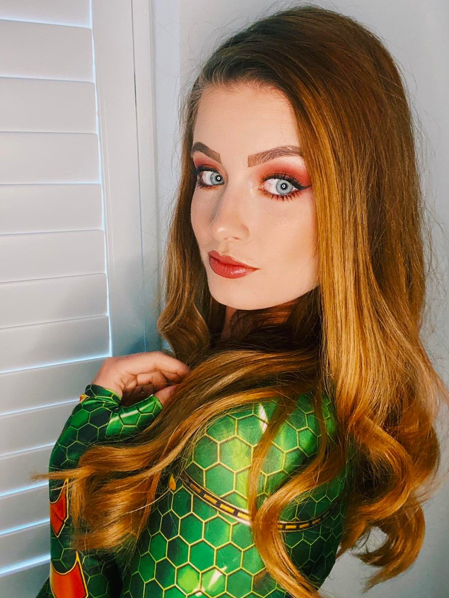 scratchspellman's tweet photo. Coming at you live from lockdown with some Mera cosplay pictures..... @DCComics @aquamanmovie @AquamanUniverse #mera #meracosplay #aquaman #dccomics https://t.co/23Qj1AwAgN
