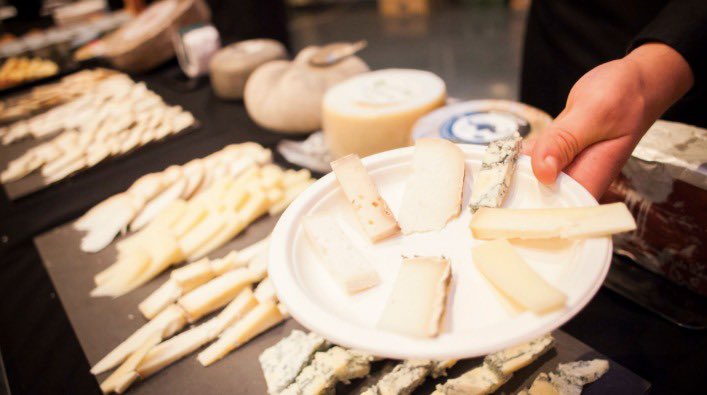 quesos_cuna's tweet photo. ¿Sabes ya qué queso vas a comprar cuando vayas a tu quesería Gourmet favorita? 
Foto: cedida por “El Sueño del Quesero” https://t.co/n0weXwnYHK
