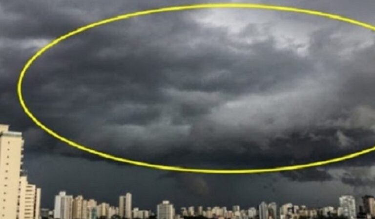 radardfnoticias's tweet photo. “BARULHO NO CÉU”| POR QUE ESTÃO FALANDO TANTO DISSO NAS REDES SOCIAIS?
O assunto não é exatamente uma novidade durante a quarentena.
#radardf #df #barulhonoceu #trombetas #barulho #noceu #ceu #brasil https://t.co/lnRB3nZuUR