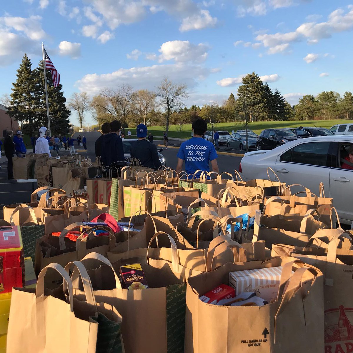 STA_BLASwim's tweet photo. The STA Community knows how to stepped up and help. The STA Auction was a huge success! STA had a food drive &amp; What a Food Drive! We had over 250 cars come through &amp; donate food to the Franciscan Brothers of Peace. The Class of 2020 is amazing!  #2020rocks! @CadetsBlueCrew https://t.co/XHBiKlzNNn