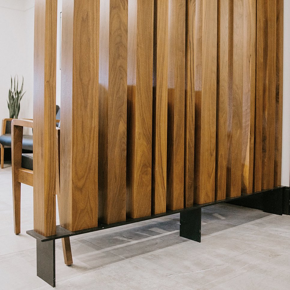 greypearldesign's tweet photo. We love seamless details
#commercialdesign #officedesign #interiordesign #design #details #custommillwork #walnut https://t.co/IYS8yjEusa