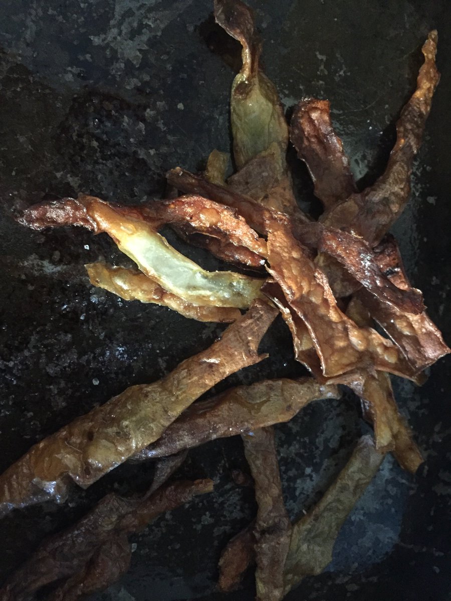 Chicken and roasties tonight to celebrate end of the week!  Hubbie likes roast potatoes peeled so I tried roasting the peel to make crisps. Pretty tasty! Perhaps a little less time in oven next time - got distracted playing with the cat 😄 #BristolFoodKind #foodwaste