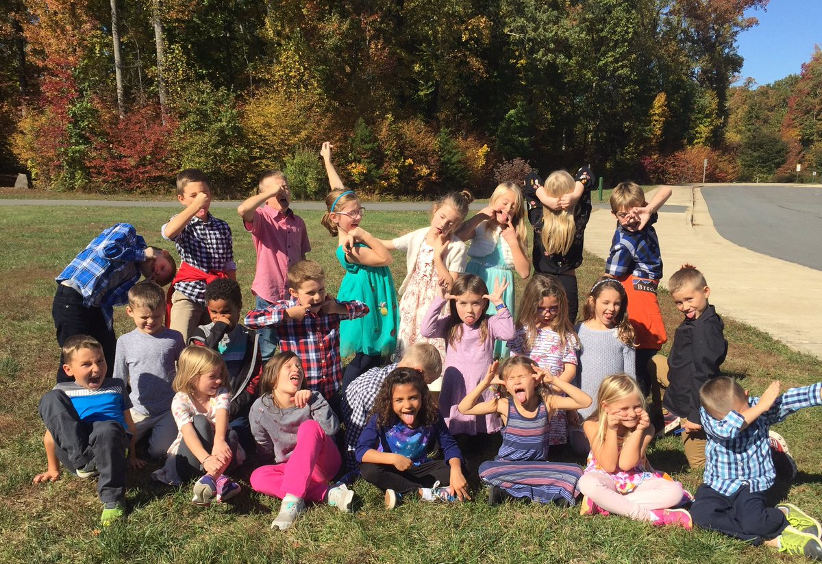 GESMrsHolmes's tweet photo. Throw back Thursday- GES Spirit Week!💚💛💚💛 https://t.co/BZsdl0zqR2
