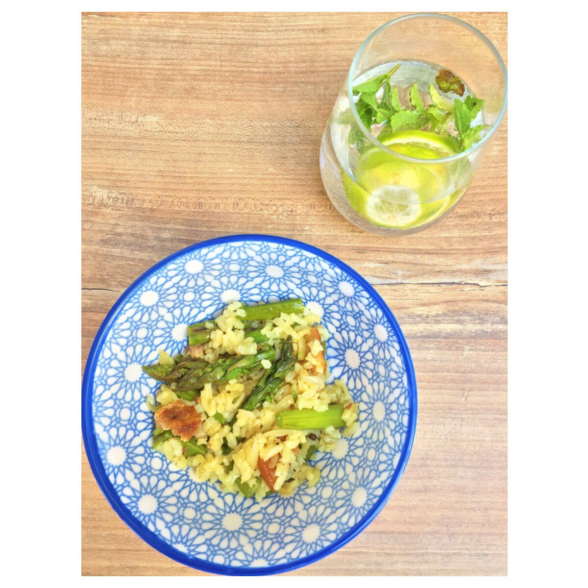 Julie_Ent's tweet photo. 👩🏽🍳Mesdames, Messieurs... Ce #risotto aux #aspergesvertes de @InfoRegalys est très modestement une petite tuerie basée sur la #recette du grand @CarlodePascale dans son livre « La #cucinaitaliana » aux @EditionsRacine ! 🍚P.S. Ce post est la réponse au post précédent 😉 https://t.co/37jsR7qWPe