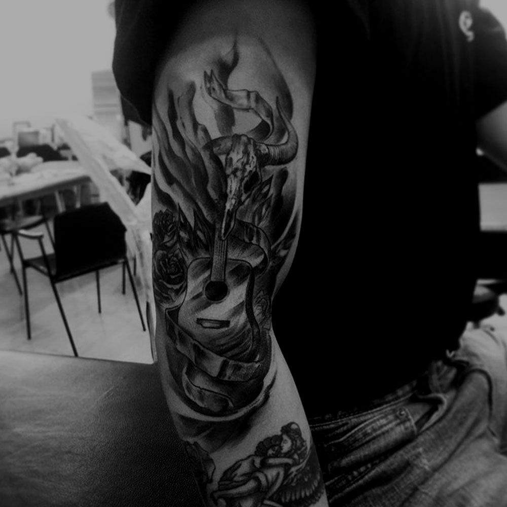 fragmentoscuro's tweet photo. ⠀
           La noche anterior me encontraba disfrutando del evento de Diamonds, en la cual estuve haciendo algunos tatuajes. Quiero agradecerle a mi amiga Aleski por permitirme hacer lo que tanto me gusta; me encanto ser parte una magnífica noche.
               #DiamondIsBack https://t.co/ZJQgWboTxH