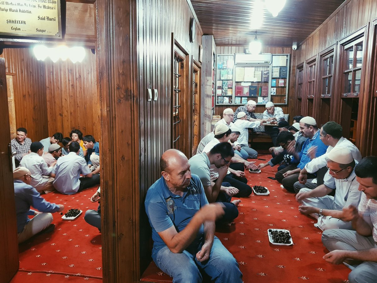 Geçen sene bu vakitler Barla'da, Üstad'ın medresesinde.. 💙
Bazen de insanın unutmaya değil hatırlamaya ihtiyacı var..