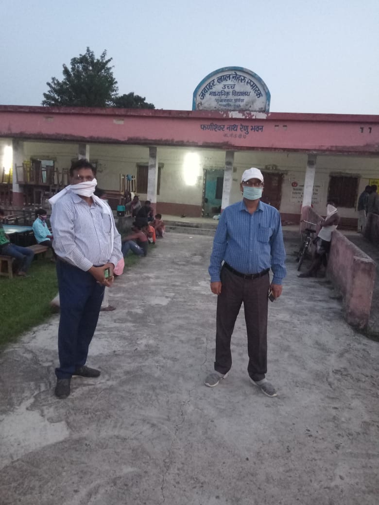 AssociationBas's tweet photo. #Purnea में #BAS  द्वारा प्रखंड स्तरीय अधिकारियों के साथ  #Qurantine_Camp का लगातार निरीक्षण करके गुणवत्तापूर्ण सेवा सुनिश्चित करने का प्रयास किया जा रहा हैं। आपदा के समय सरकारी खजाने पर पहला अधिकार पीड़ितों का है @NitishKumar सर के कथन को चरितार्थ किया जा रहा हैं। @IPRD_Bihar https://t.co/ZazSRfZwuM