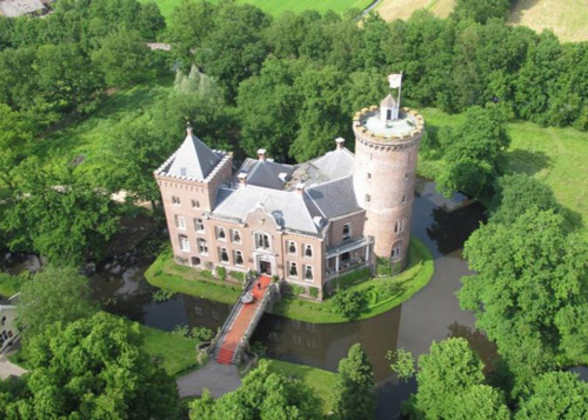 ruimduarte's tweet image. Lord it up with a stay in these #castlehotels in Europe - the ultimate fairytale venues. 

chief.ist/kD16 via @historic_hotels