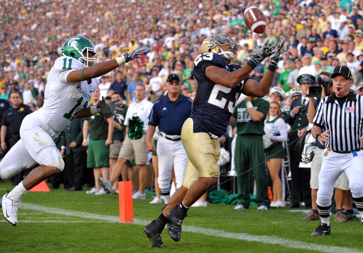ShowtimeTate's tweet photo. Something about those @NDFootball days ππ½.....
#goirishβοΈ #TBT #NotreDame https://t.co/RJ0ceZ8Olk