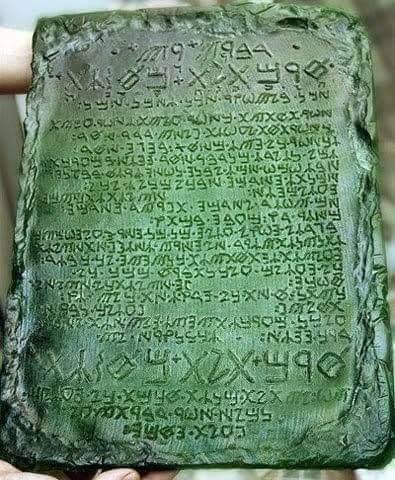 spiritualizzm's tweet photo. Sümer tablerinden bile binlerce yıl eski olduğu söylenen ve kaynağının henüz bilinmediği belirtilen zümrüt tablette (hermetika) yazanlar. https://t.co/cedj66z3hK