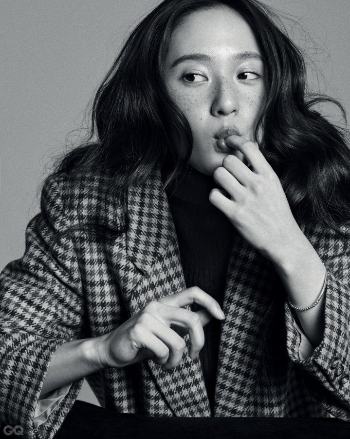 jsj_pics's tweet photo. 🌘black and white krystal🌑 https://t.co/VPYAA0zyPB