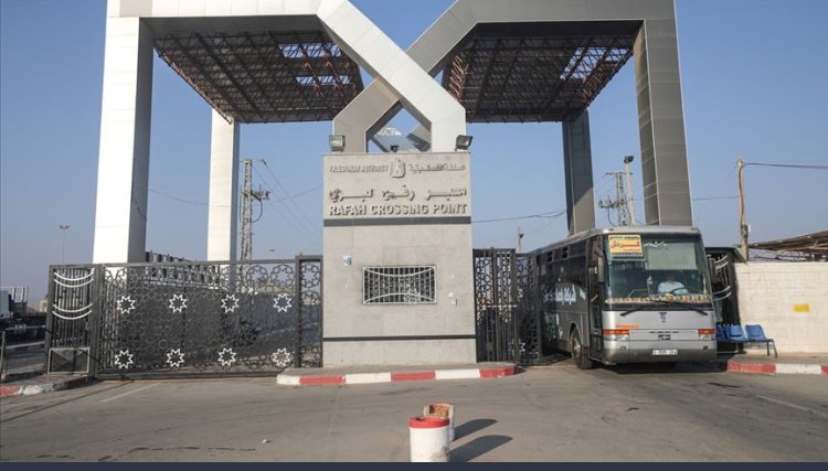 📌Kudüs Gündemi |

Gazze’deki İçişleri Bakanı Yardımcısı Tevfik Ebu Naim, korona virüs salgını sebebiyle Mısır’da mahsur kalan Filistinlilerin Gazze’ye dönmesi için önümüzdeki günlerde Refah Sınır Kapısı’nın açılacağını duyurdu.

#KudüsÇalışmaGrubu