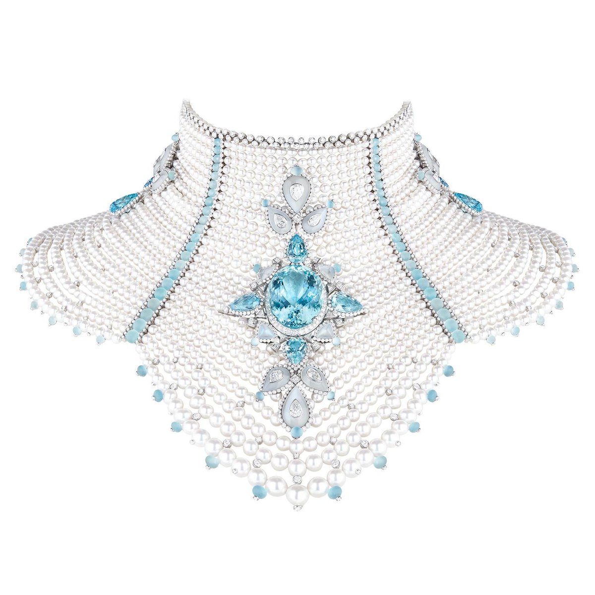 Aktgw — aquamarine (the necklace is stunning)