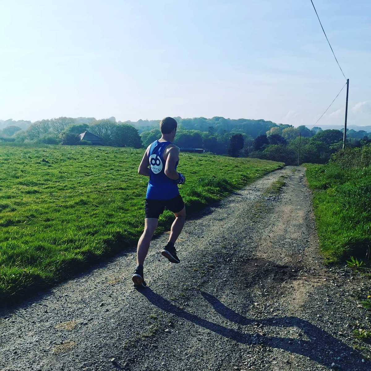 DavidTregonning's tweet photo. ANNOUNCEMENT!

For a while I have wanted to don a different colour of vest. It gives me great joy to announce I am now sponsored by @PbRunning and will now run for @running_pb 💙

Oh and I now have no hair 😂 https://t.co/4sZ4eQo6mY