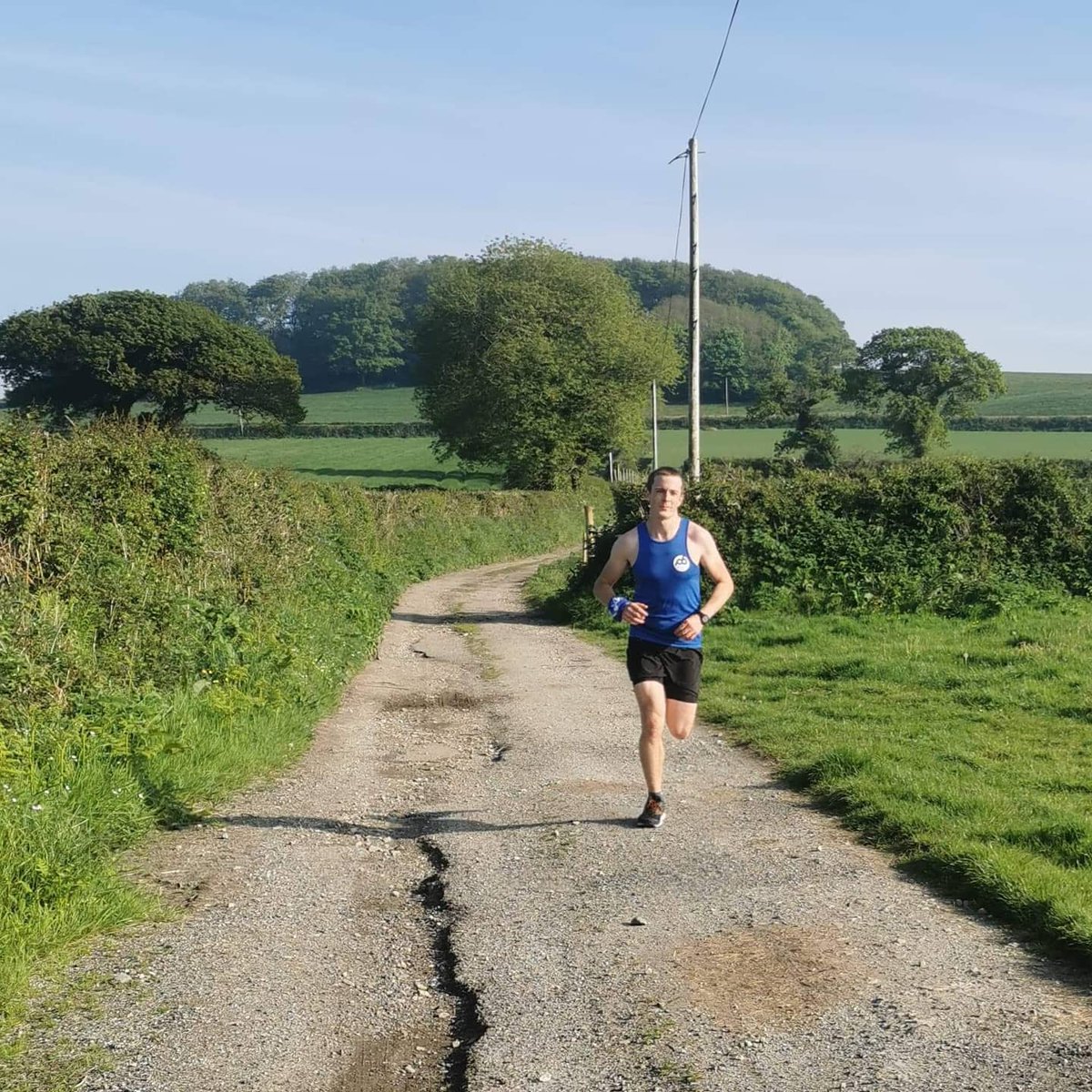 DavidTregonning's tweet photo. ANNOUNCEMENT!

For a while I have wanted to don a different colour of vest. It gives me great joy to announce I am now sponsored by @PbRunning and will now run for @running_pb 💙

Oh and I now have no hair 😂 https://t.co/4sZ4eQo6mY