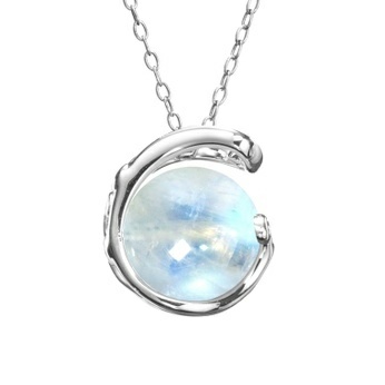 Hgwr — moonstone (not because of the name of the stone)