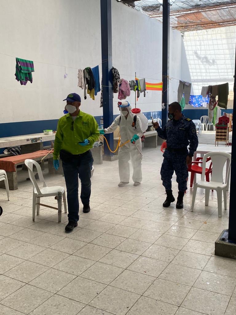 INPEC_Colombia's tweet photo. En el Establecimiento Carcelario de Riosucio , la empresa mundo plagas de la ciudad de Medellín, llevó a cabo una jornada de desinfección en patios, áreas comunes y parte administrativa. #InpecPreviene https://t.co/IEtxa8kOc7