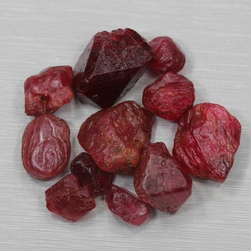 Dzi — red spinel