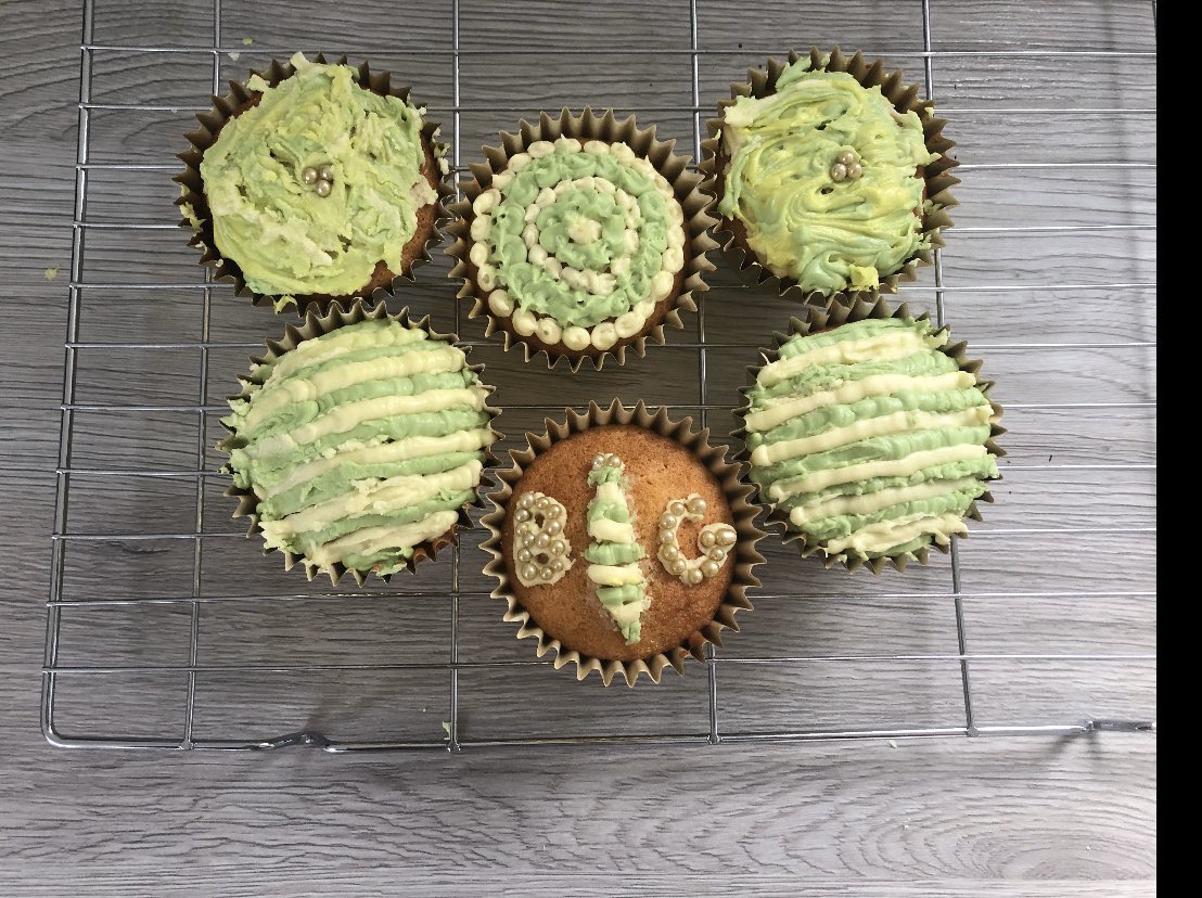 BgisN's tweet photo. Our very own school themed cupcakes 💚 @BGreenIntSchool #dreamBIG #Broadgreenbakeoff https://t.co/4R9Du7pXkM