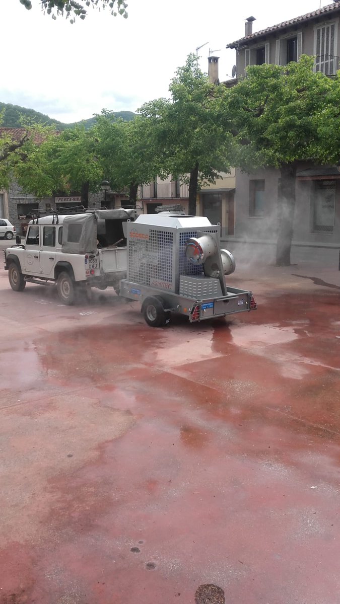 CCRipolles's tweet photo. Avui, a Sant Pau de Segúries, després del mercat, una bona ruixada per desinfectar la plaça i els carrers! https://t.co/2oXxjM6bL1