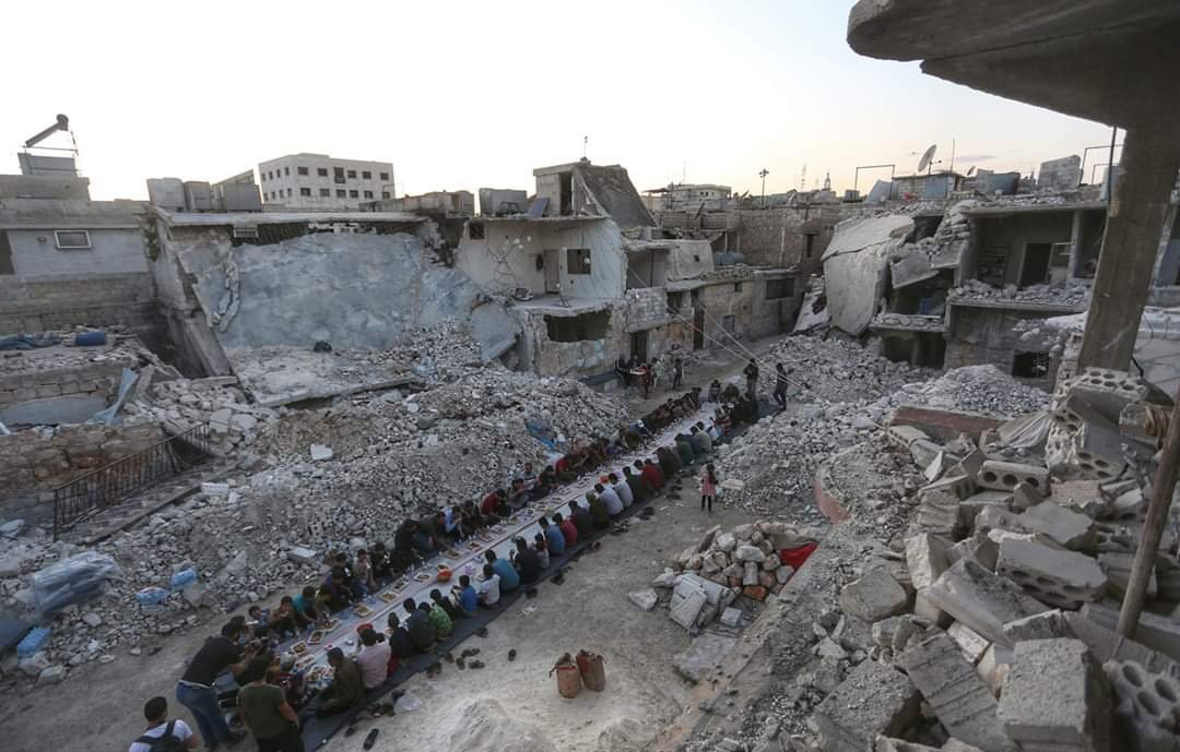 IdlibEn's tweet photo. A collective breakfast table in the city of #Alatarib west of #Aleppo. https://t.co/c0zl5ip4es