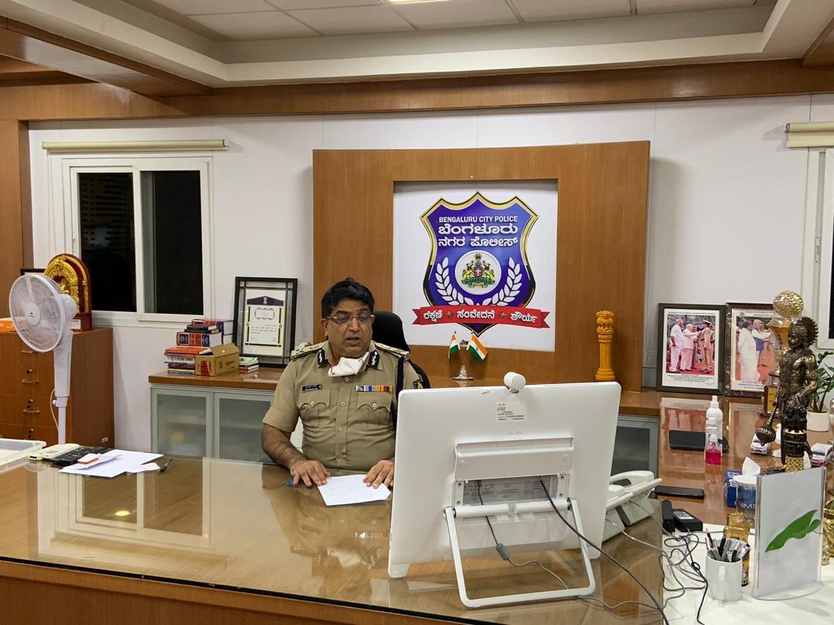 IPSHemant's tweet photo. POLICE IN THE TIME OF #COVID19

First of its kind in Indian Policing; @CPBlr appreciated the work &amp; commitment shown by more than 1100 officers of @BlrCityPolice on field over @Webex. Instructions issued for time ahead.

Officers participated through mobile from the place of duty https://t.co/Rk5KIs0XdL