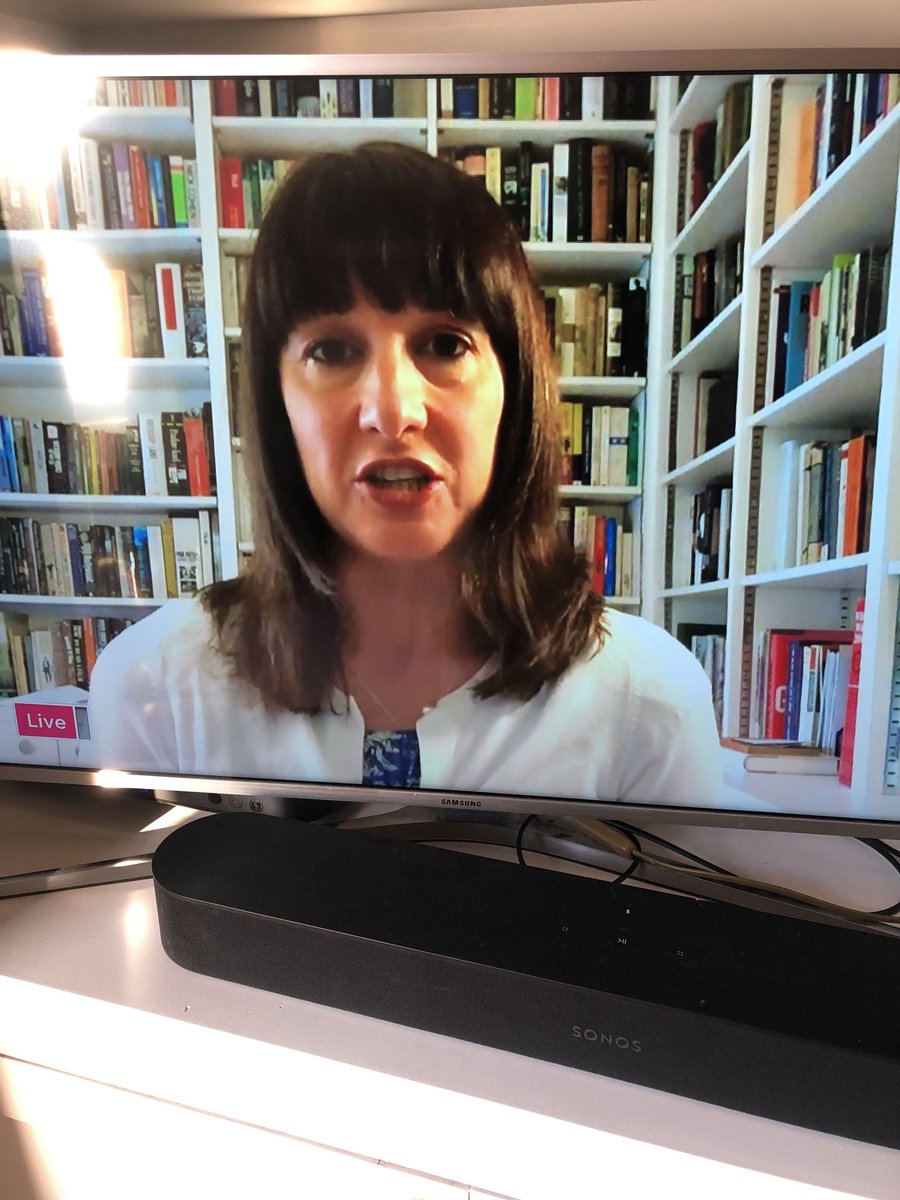 andyyoung2's tweet image. I’ll see your bookshelves and raise you #bookshelfgate ⁦@Channel4News⁩