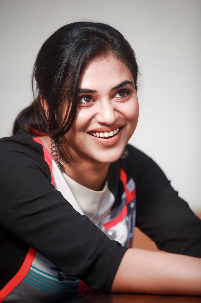 TOnscreen's tweet photo. #Indhuja glows elegantly with classiness https://t.co/HiMnx3SvQN