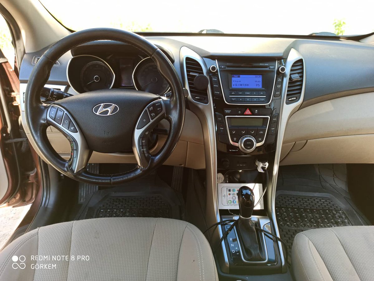 Hundai i30 1.6 GDI 
2012 model 
Otomatik
112000 km
Değişen yok 
3 parça boya var
Hasar kaydı 5 bin tl
Style paket benzin + LPG 
Princess LPG mevcut
Aracın 2. Sahibiyiz aile aracidir
Fiyat : 115000 TL