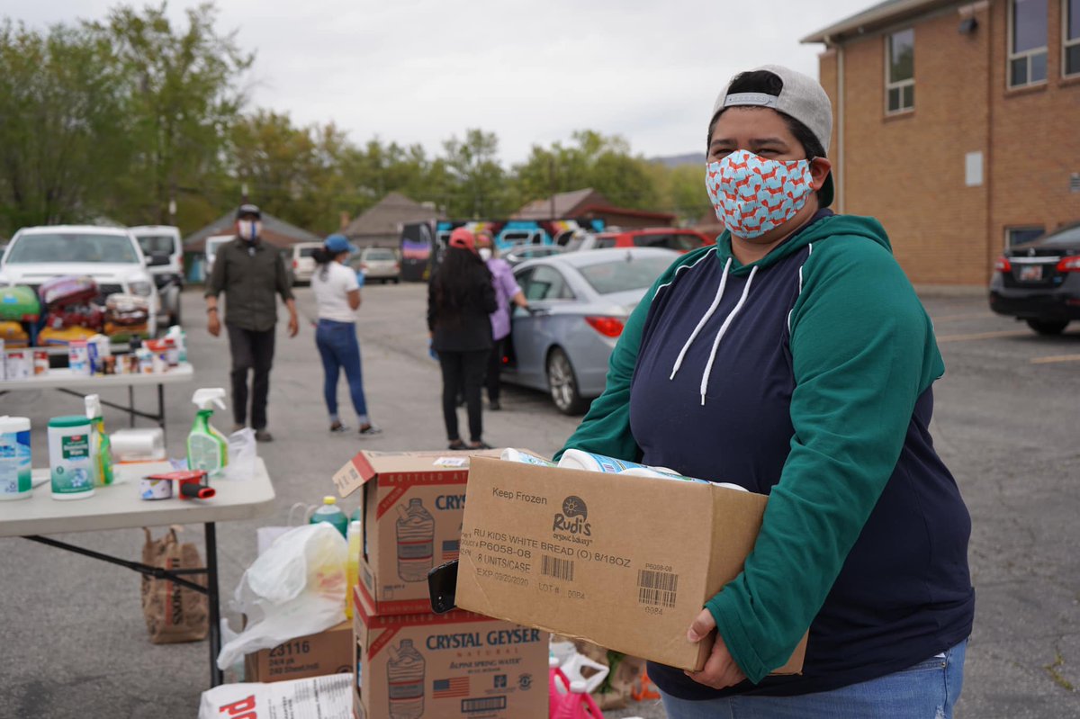 We started with a small group of organizers  @_DonnaEldridge  @SaharSpice  @SandsXDrifters  @TeMeraeB to collect PPE for health care professionals and non perishable food and hygiene items. At the end of Day 1 we were so thankful for the support we received. And then Day 2 happened.