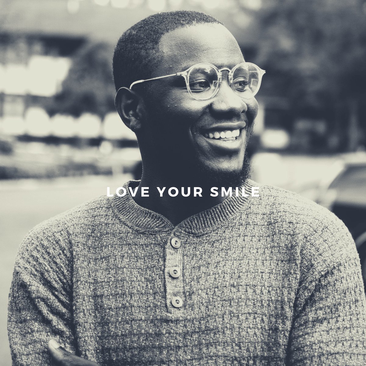 Swirlitdrink's tweet photo. If you’ve got it, flaunt it. Love your smile! ❤️😊 https://t.co/E0cUbXQEw7