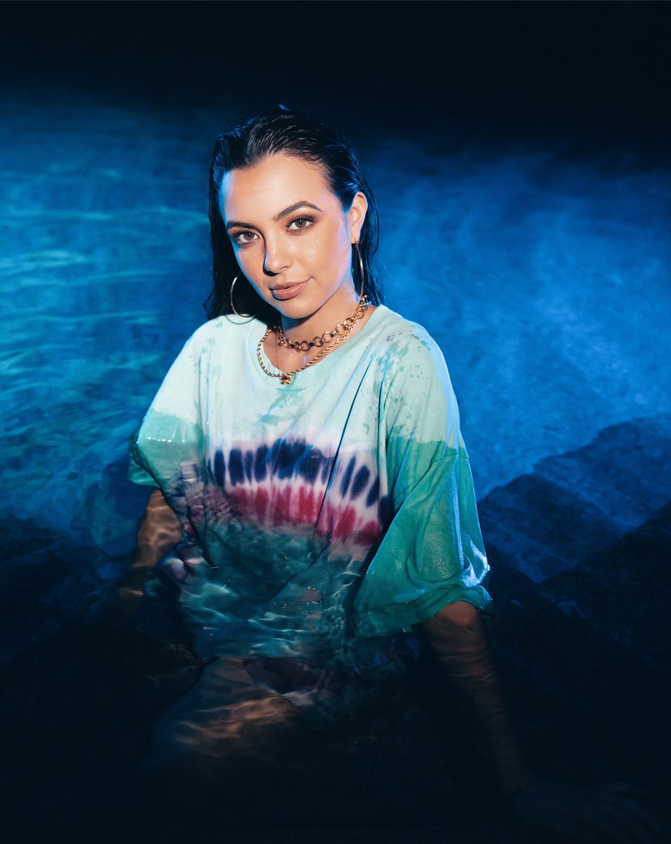 VanessaMerrell's tweet image. anyone wanna go for a swim?
