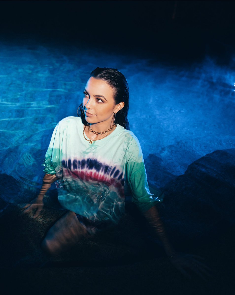 VanessaMerrell's tweet image. anyone wanna go for a swim?