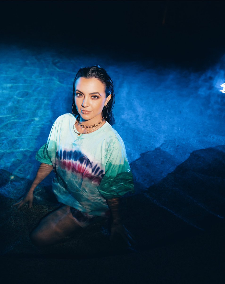 VanessaMerrell's tweet image. anyone wanna go for a swim?