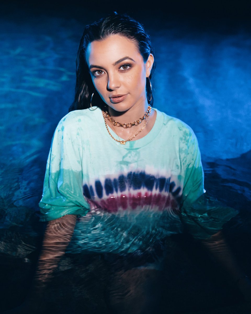 VanessaMerrell's tweet image. anyone wanna go for a swim?