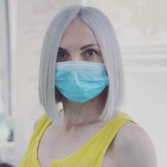 revPBpeluqueria's tweet photo. By @NikoSonia ❤😷👍 #postcuarentena 
#revistapeluquerias 
#revistapeluqueriashome https://t.co/Nwtzw3xMKf
